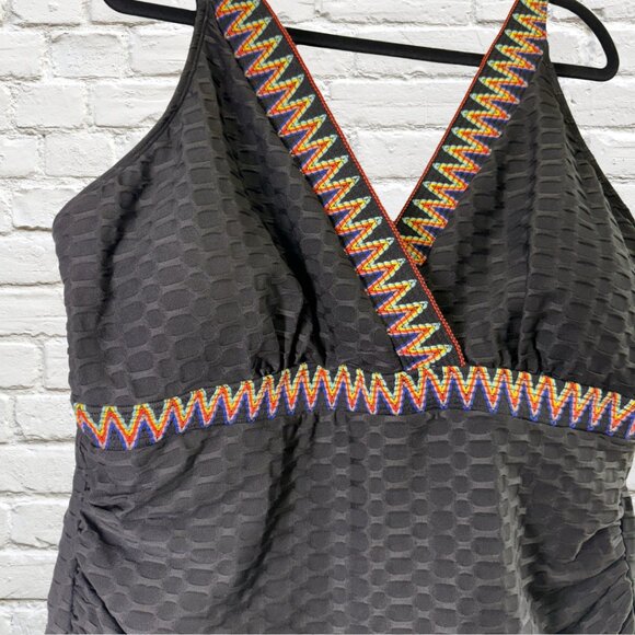 3X Contrast Black Textured One Piece Swimsuit NWT BLOOMCHIC - Picture 3 of 8